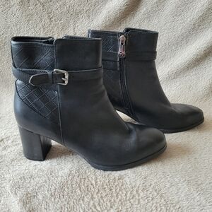 Blondo black block heel waterproof ankle boots size 8